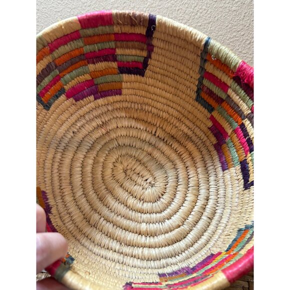 Handwoven Multicolored Straw Basket With Handle - Vibrant Patterned Design - Picture 6 of 9